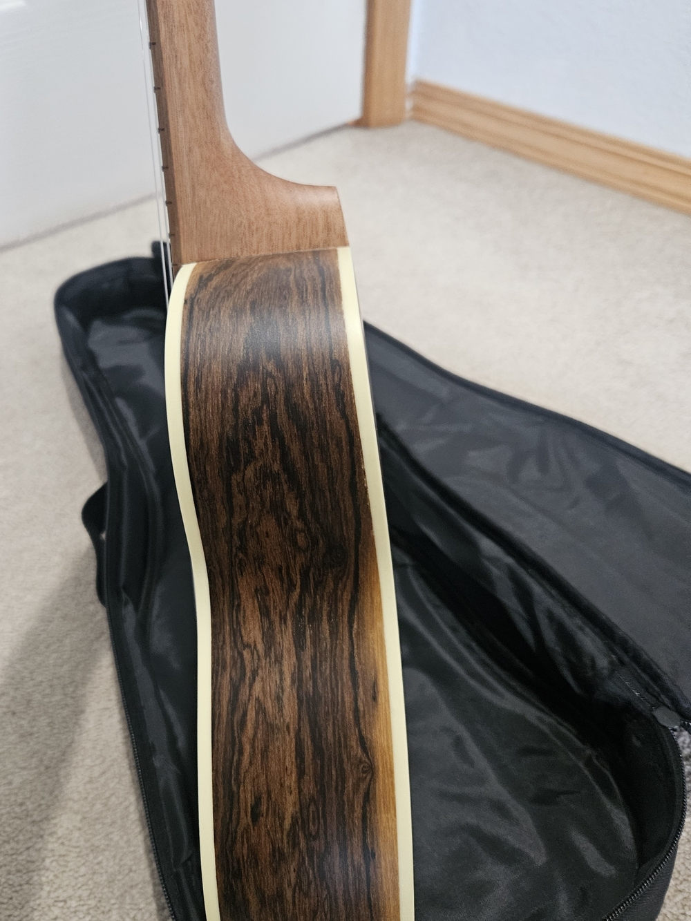 Concert Ukulele - Picture 4 of 10